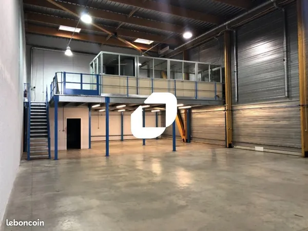 Local d'activité 518 m²