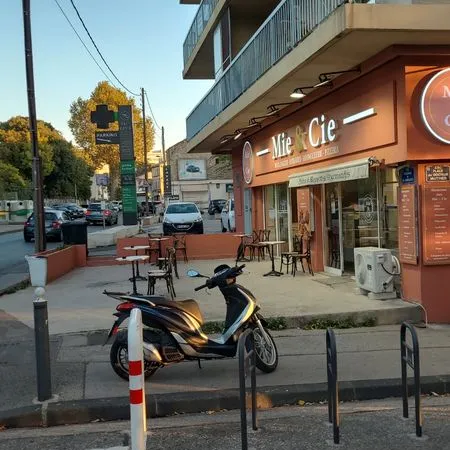 Boulangerie rénovée 13009