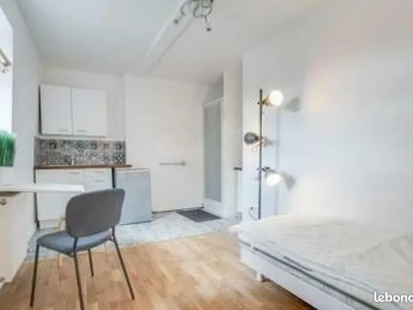 Studio 1 pièce 13 m²
