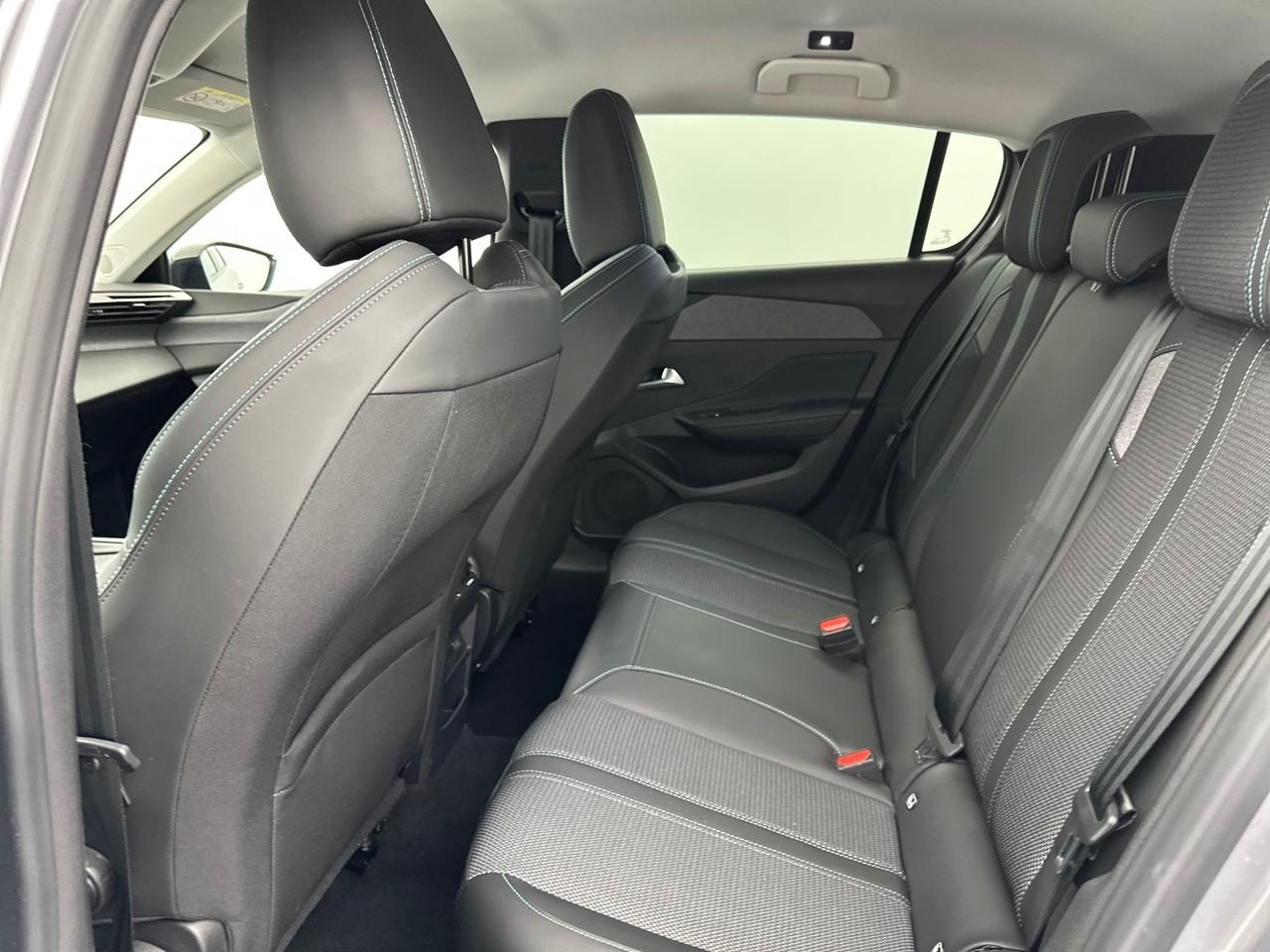 Peugeot 308 hybrid 145 e-dcs6 allure — photo 12