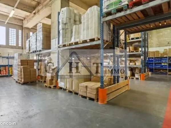 Local industriel 2 858 m²