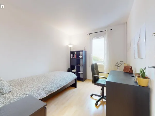 Chambre 4 pièces 74 m²