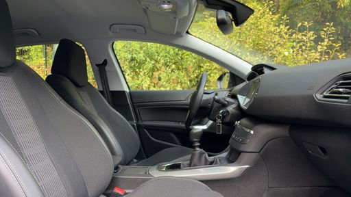 Peugeot 308 1.2 PureTech 130 - Allure – 2020 – 6964 km – Essence – Boîte Manuelle — photo 13