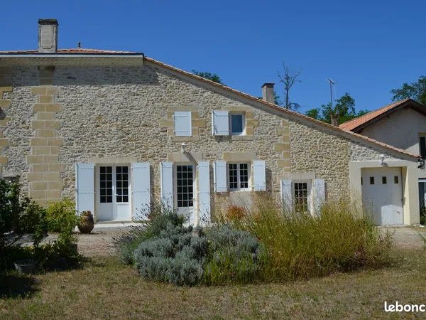 Maison de caractère idéale pour deux familles