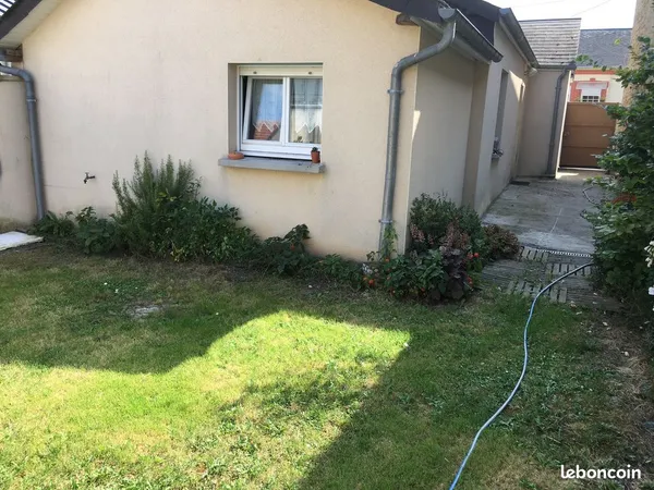 Petite maison 1 ch et garage dans quartier calme