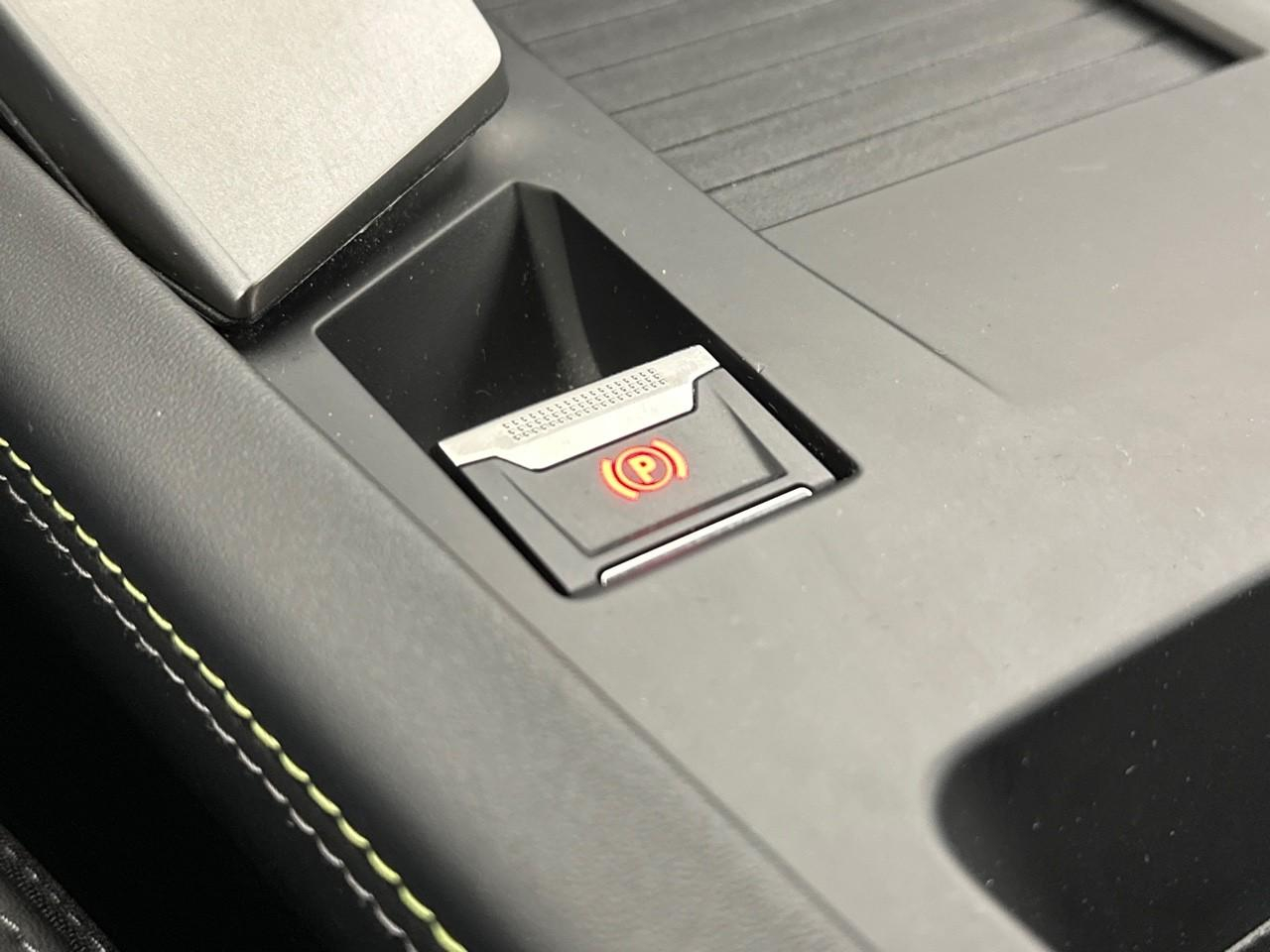 Peugeot 308 hybrid 136 e-dcs6 gt — photo 28