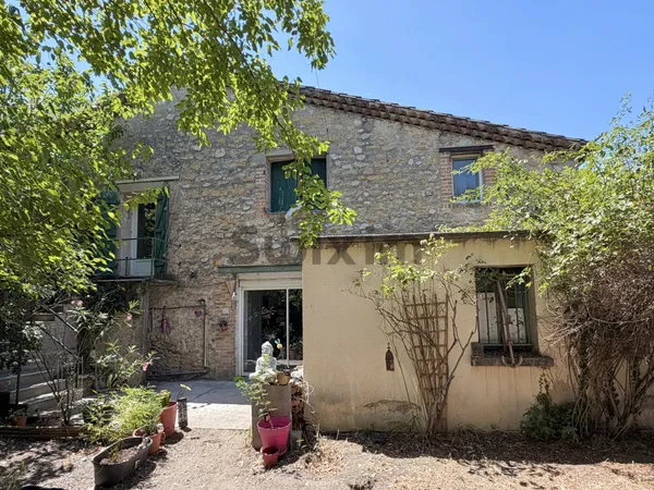 Maison en pierre de 130 m2 avec garage et terrain Bagard,