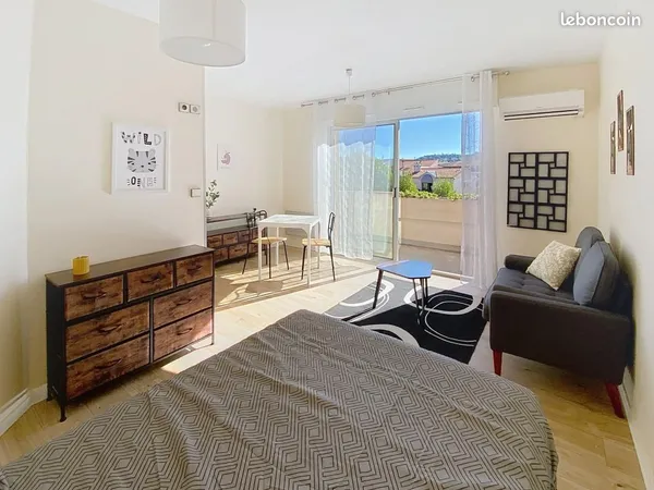 Studio 1 pièce 28 m²