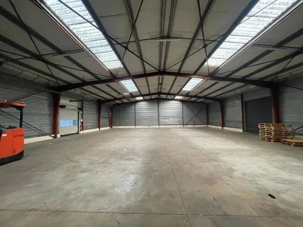 Local d'activité 1410 m²