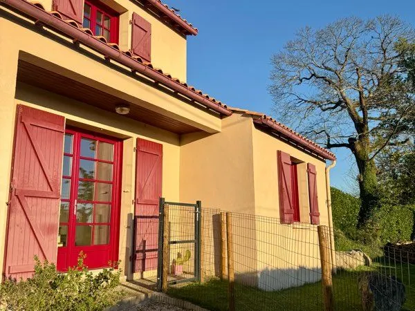 À VENDRE - MAISON FAMILIALE 120 m² - 4 CHAMBRES - POUZAUGES