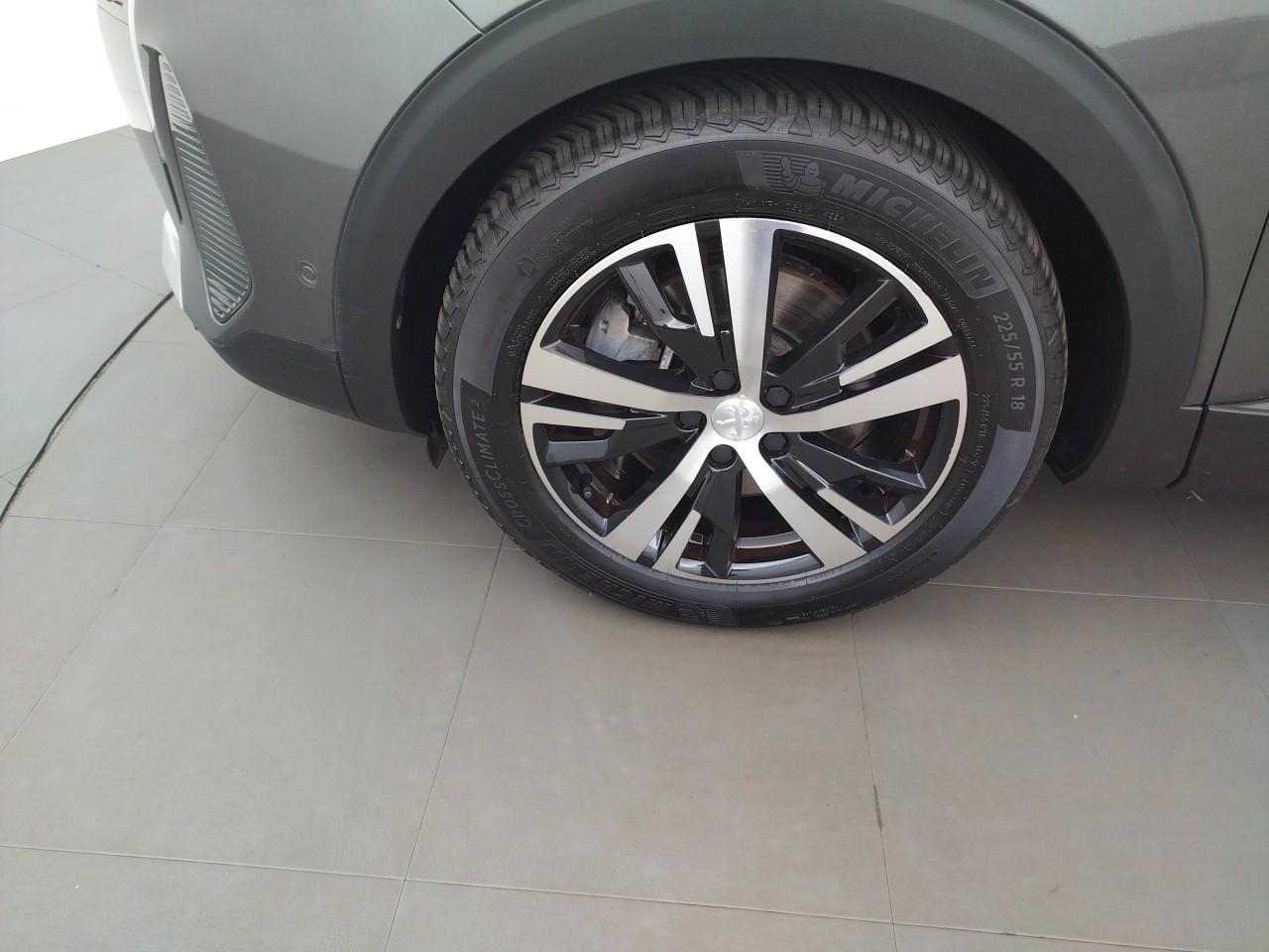 Peugeot 3008 hybrid4 300 e-eat8 gt — photo 29