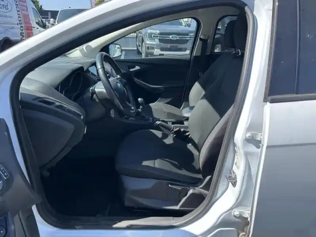 Ford Focus 1.0 ecoboost 125ch stop&amp;start titanium — photo 9