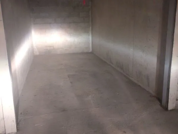 Box fermé de 13m2 en 1er et unique sous sol