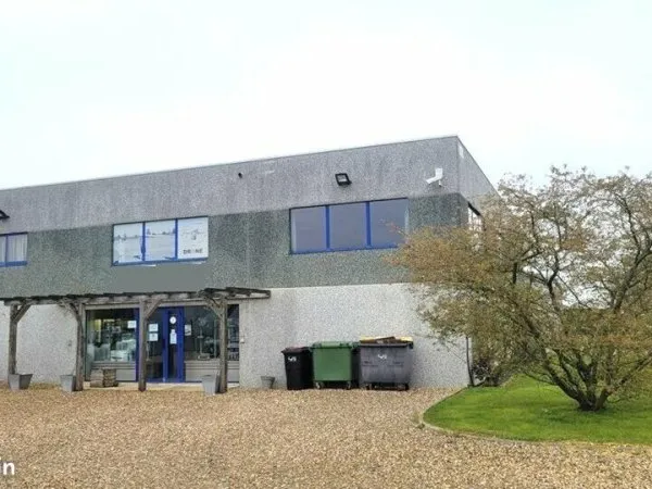 LOCAL D'ACTIVITE 504 m² ESLETTES