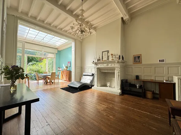 Maison 7 pièces 250 m²