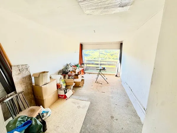 T2 nu à rénover 30m2 avec vue imprenable, parking, extérieur