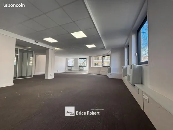 Bureaux 242 m²