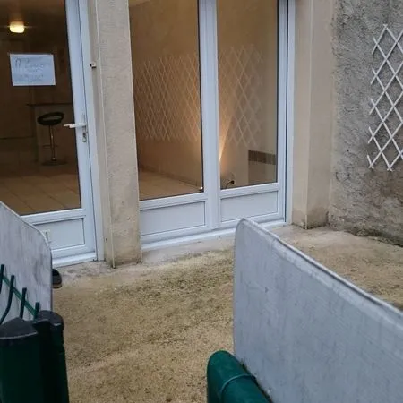 Studio non meublé avec cour privative - Troissy