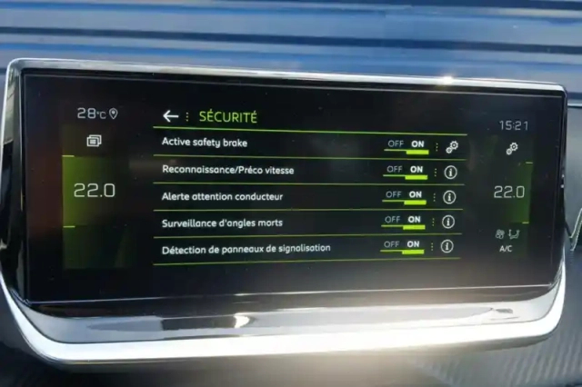 Peugeot 2008 puretech 130 s&amp;s eat8 — photo 27