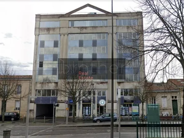 Bureau 635 m²