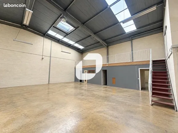 Local d'activité 351 m²