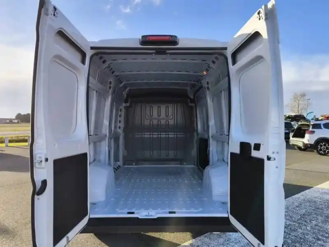 Citroën Jumper fourgon tole 33 l2h2 140 s&amp;s bvm6 — photo 6