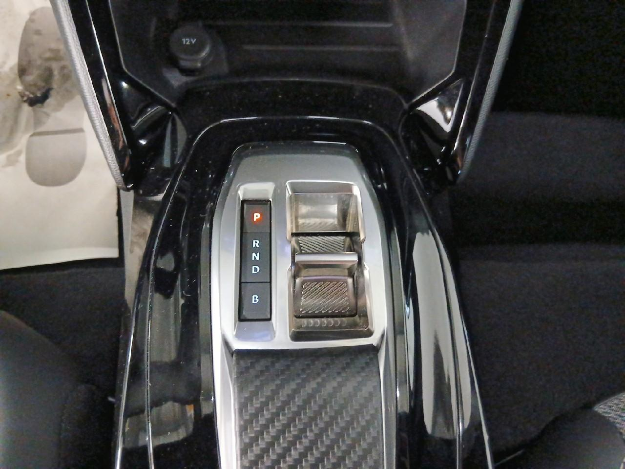 Peugeot 2008 156 ch 54 kwh allure — photo 17