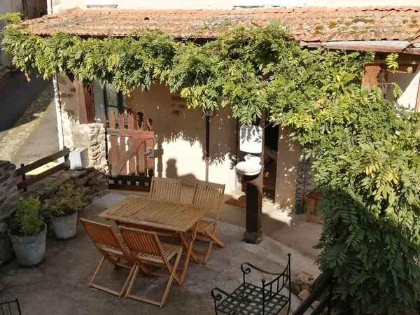 Maison avec cour, jardin, garage vue sur rivière