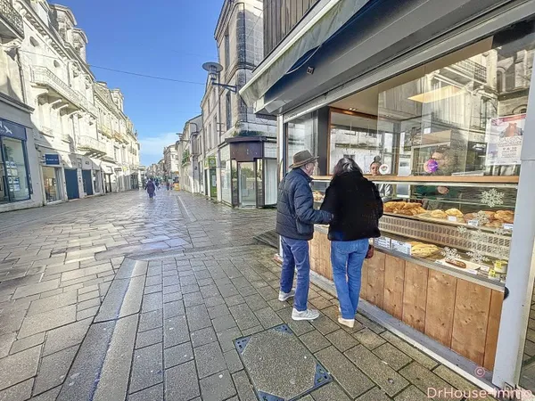 Charmante Boutique de 100 m² avec Garage au Coeur d'Angoulême