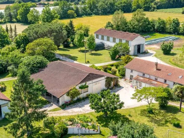 Maison 18 pièces 400 m²