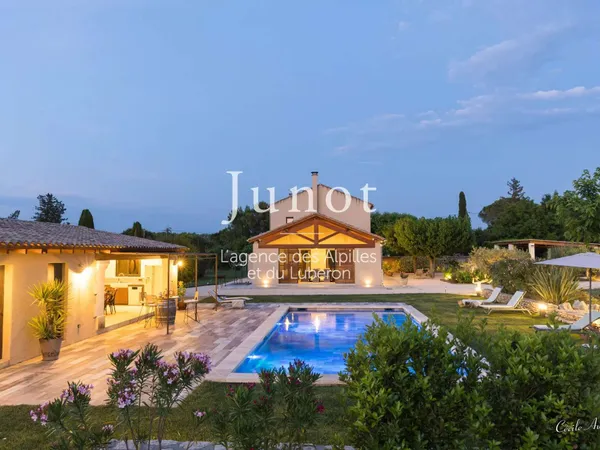 Villa 8 pièces 210 m²