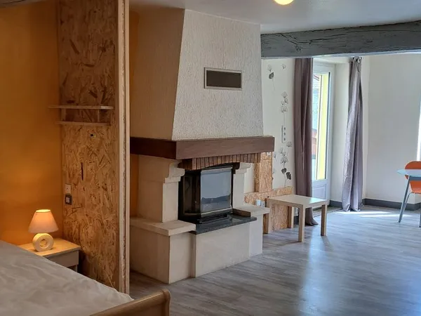 Chambre de 30 m2 dans colocation de 200 m2 à Poligny