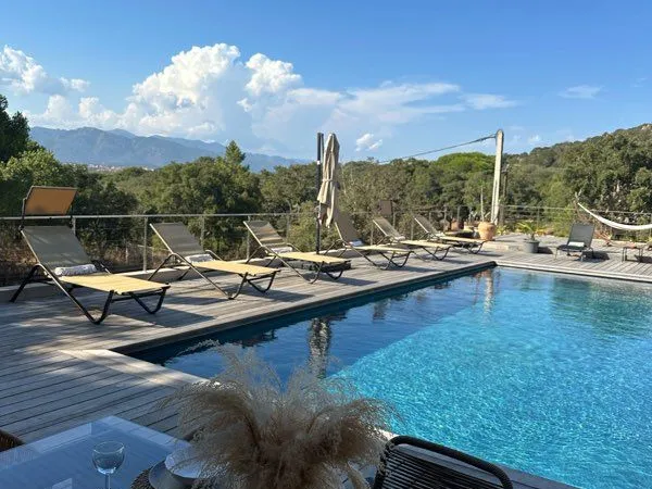 Villa haute gamme piscine année scolaire