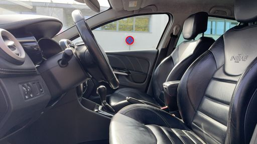 Renault Clio 1.2 TCe 120 EDC - Initiale Paris – 2016 – 120969 km – Essence – Boîte Automatique — photo 21