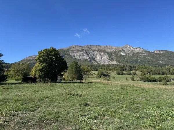 Terrain 677 m²