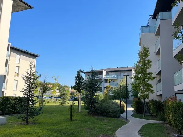 À louer Beau T3 de 65 m2 avec terrasse de 12 m2