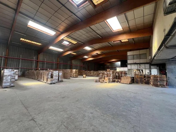 Local d'activité 1760 m²