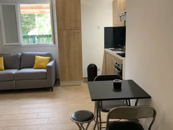 Beau studio avec parking gratuit