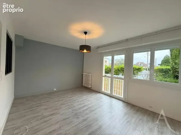 Studio de 29,27 m² Mondeville - Commerces et bus au pied de la résidence