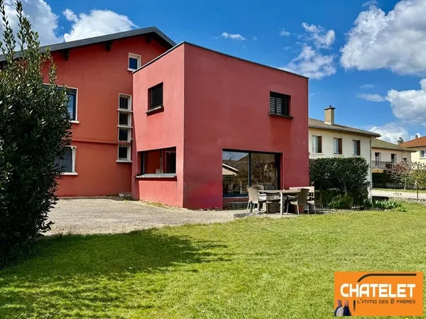 Maison PERONNAS, familiale, proche des lycées