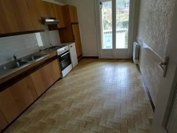 Appartement Le Cheylard 5 pièce(s) 79 m2