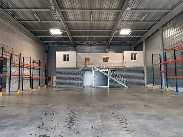 LOCAL D'ACTIVITÉ / STOCKAGE - 500 m² + MEZZANINE 100 m²