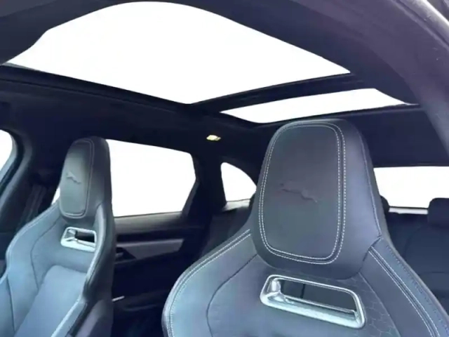 Jaguar F-Pace p400e plug-in-hybrid r-dynamic black bva8 awd — photo 16