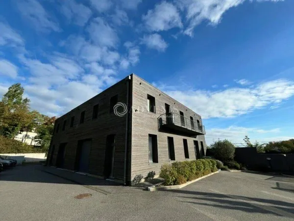 Bureau 650 m²