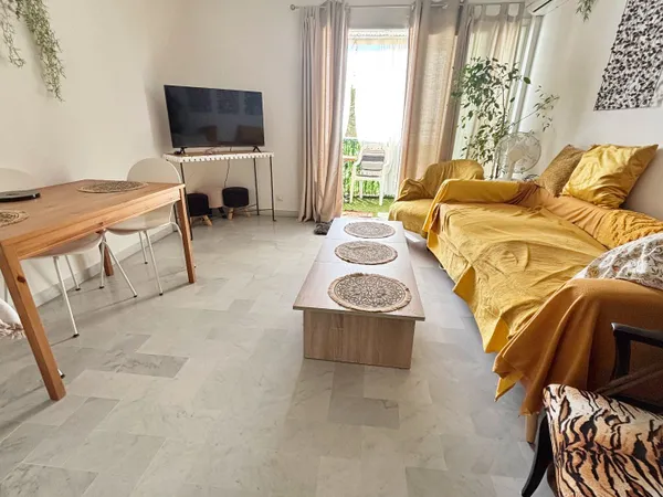 FREJUS  ANCIEN T3 / 2 CHAMBRES POSSIBLES  400 M PLAGE