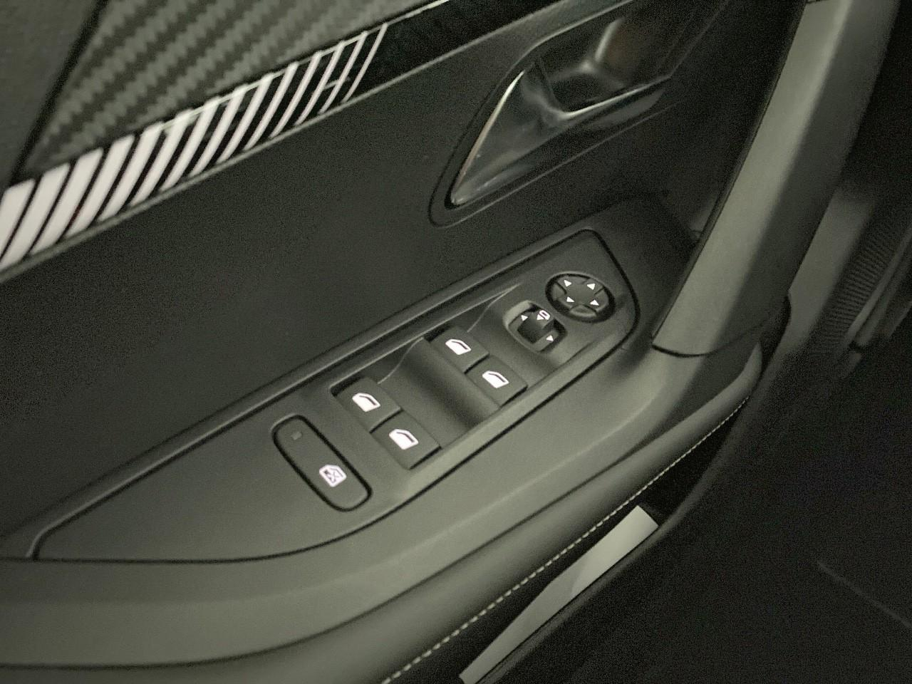 Peugeot 2008 hybrid 145 ch e-dcs6 allure — photo 20