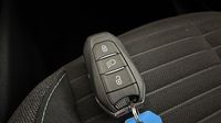 Peugeot 208 e-208 136ch Style — photo 16