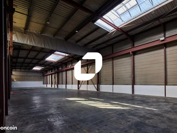 Local d'activité 1 296 m²