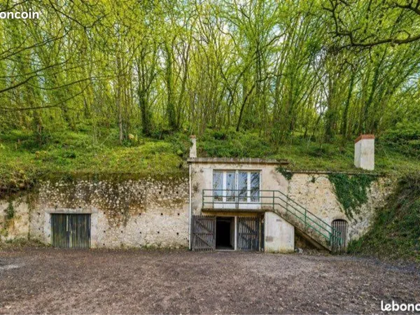 Entrepôt / box / cave de stockage troglodyte