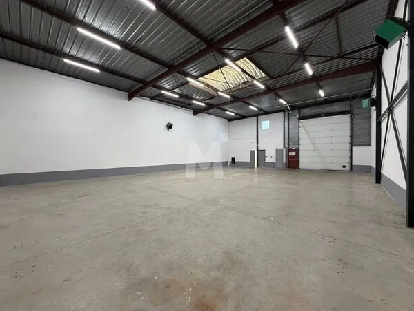 Local d'activité 758 m²